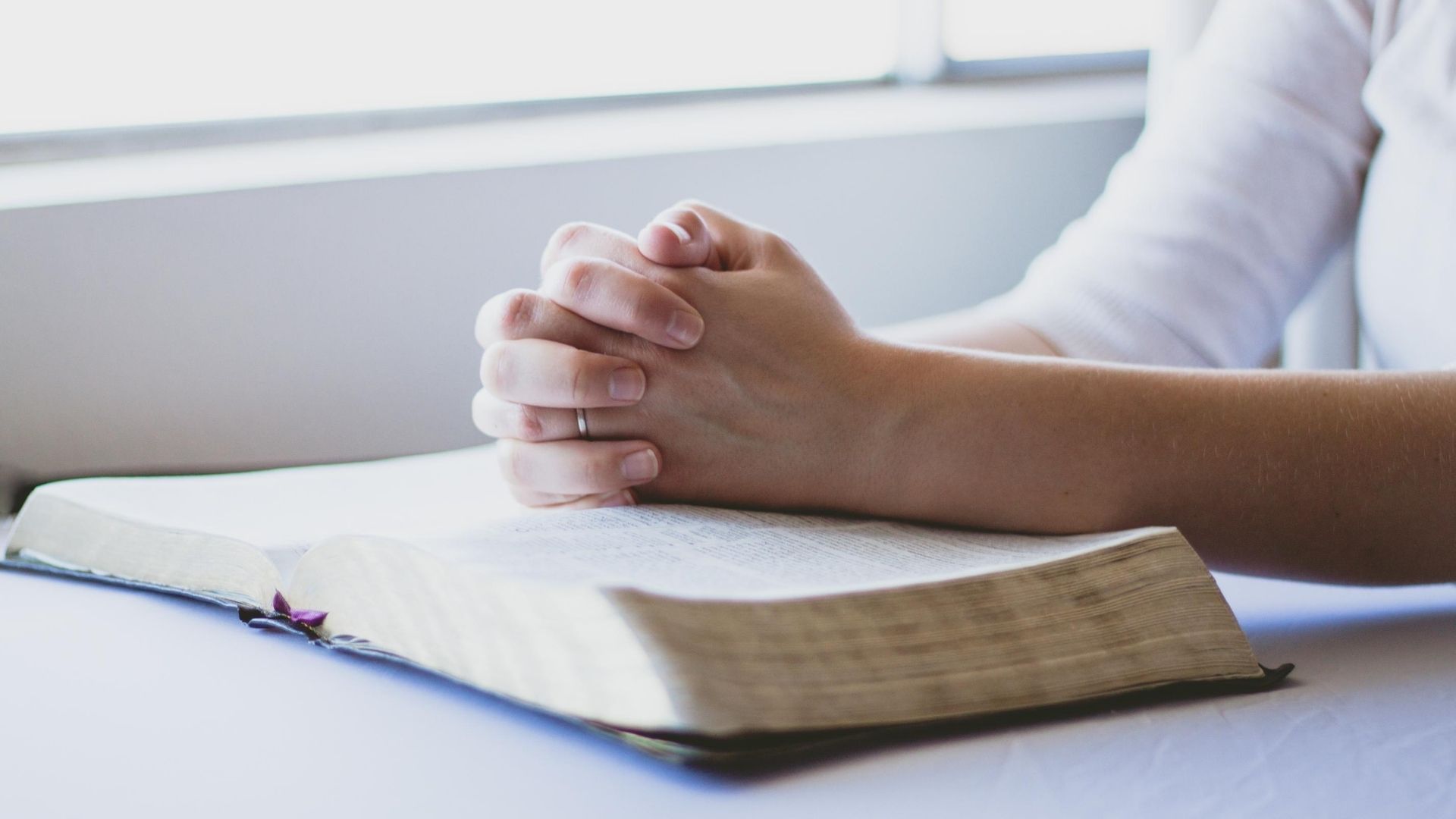 5 Powerful Money Tips from the Bible:  The Best Principles to Live By